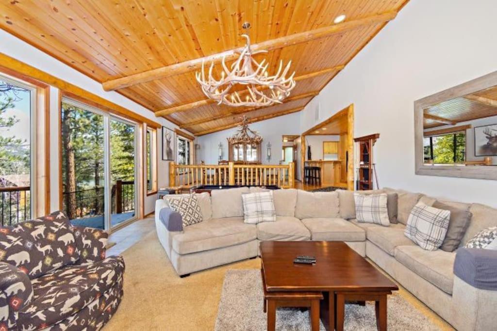 Custom Single Story Cabin With Jacuzzi Pool Table & Big Game Room With Arcade Games Big Bear Lake Exterior foto