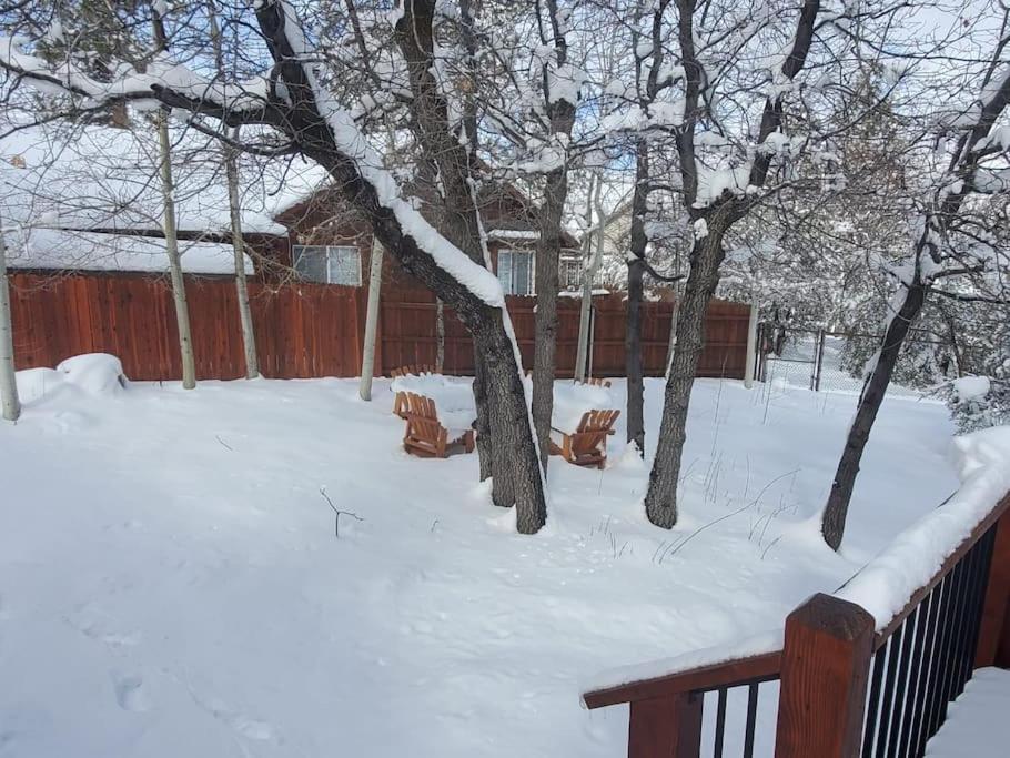 Custom Single Story Cabin With Jacuzzi Pool Table & Big Game Room With Arcade Games Big Bear Lake Exterior foto