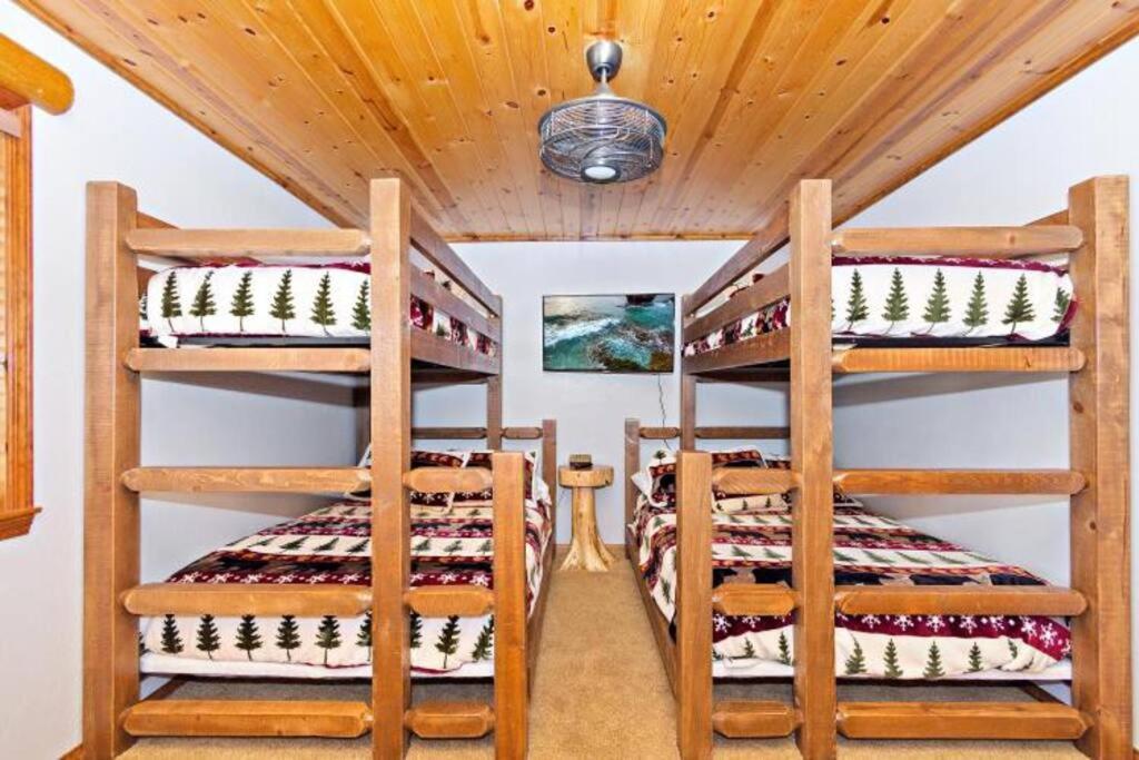 Custom Single Story Cabin With Jacuzzi Pool Table & Big Game Room With Arcade Games Big Bear Lake Exterior foto
