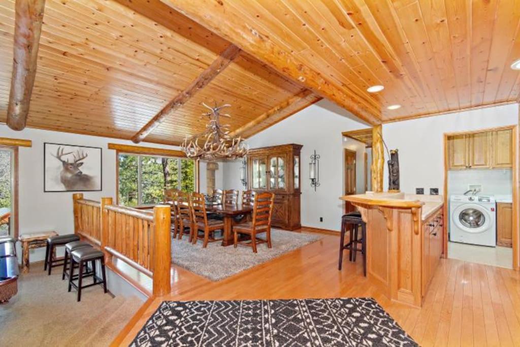Custom Single Story Cabin With Jacuzzi Pool Table & Big Game Room With Arcade Games Big Bear Lake Exterior foto