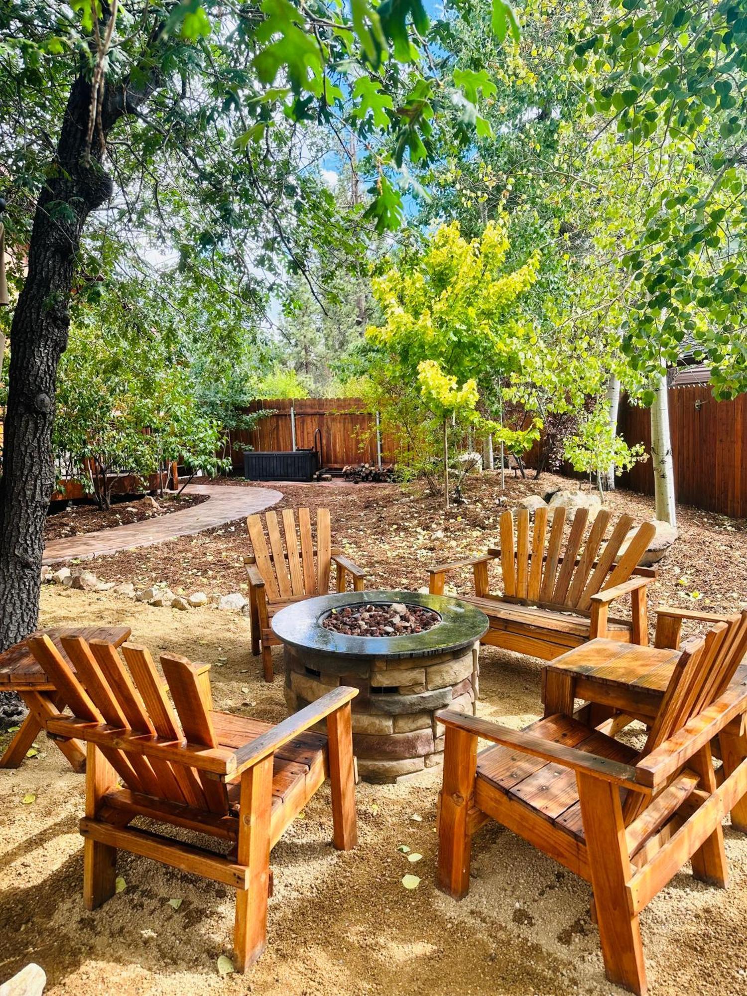 Custom Single Story Cabin With Jacuzzi Pool Table & Big Game Room With Arcade Games Big Bear Lake Exterior foto